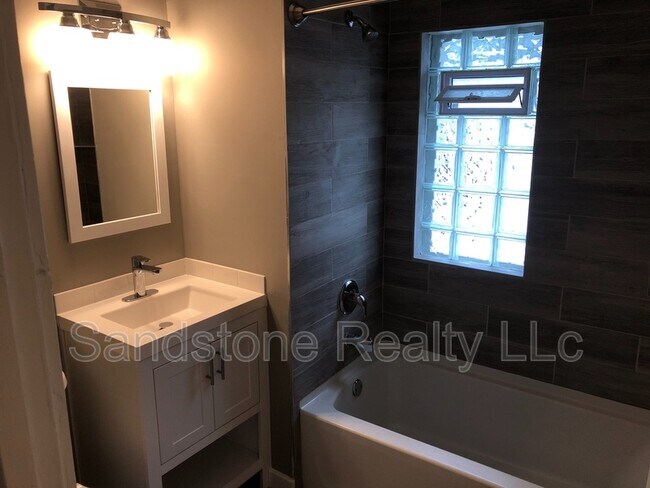 Building Photo - 2157 Wascana Ave