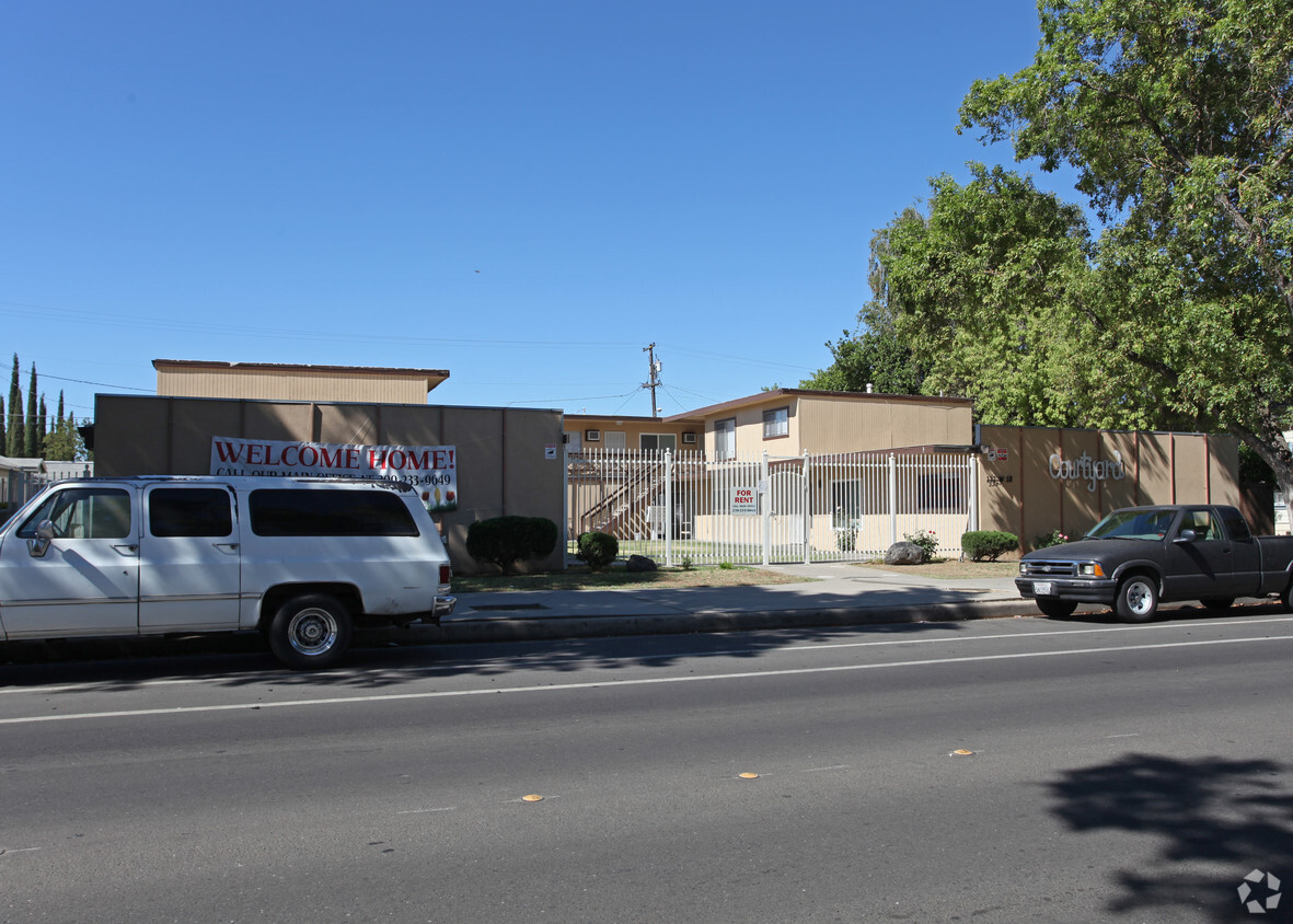 Primary Photo - Courtyard Apartments