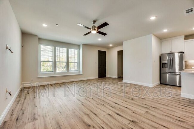 Building Photo - 8797 Phoebe Rd