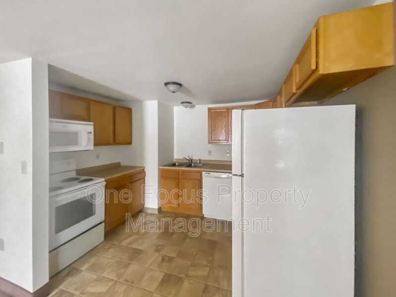 Primary Photo - 14 E Arch St
