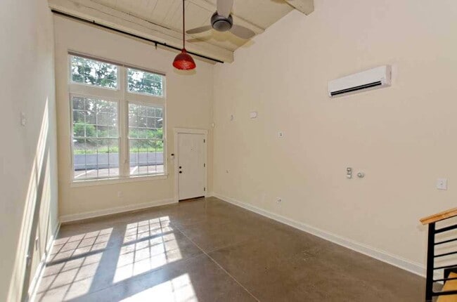 Building Photo - 301 Green St