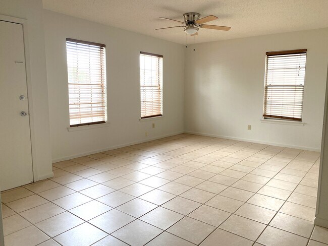 Living Area - 9502 Quail Ct