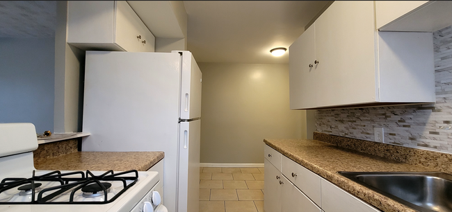Foto del edificio - Beautiful studio Apartment Close to Wright...