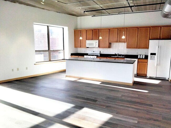 Building Photo - 210 S Water St