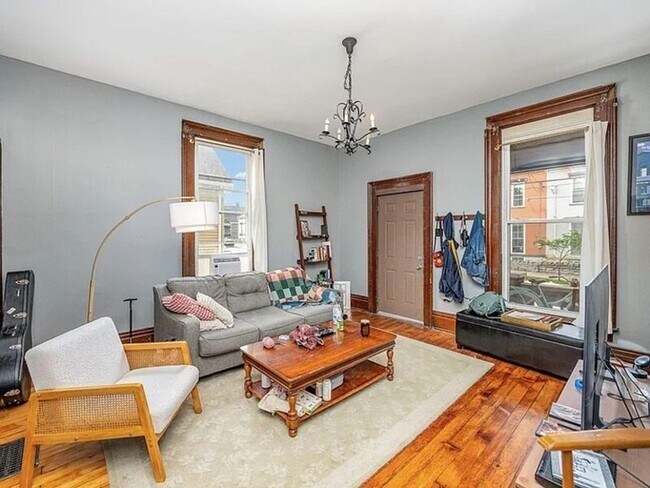 Building Photo - 907 Columbia St