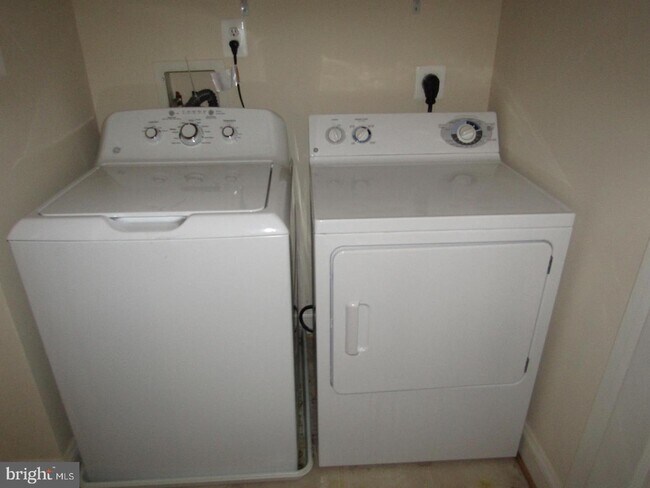 Building Photo - 12946 Clarksburg Square Rd