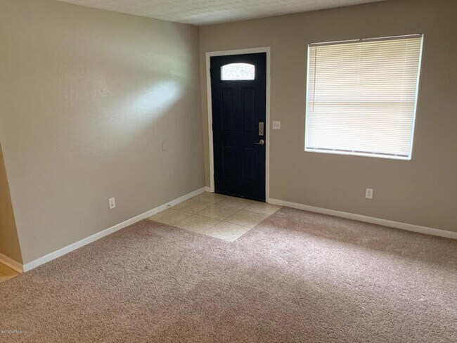 Foto del edificio - 3BR Westside Home Close to NAS Jax & Cecil Field