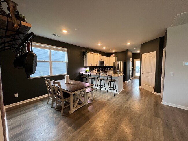 Building Photo - 1510 Ashgrove Pl