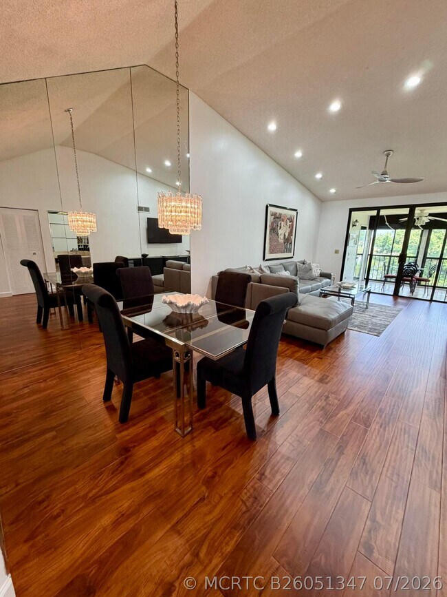 Foto del edificio - 15758 Loch Maree Ln