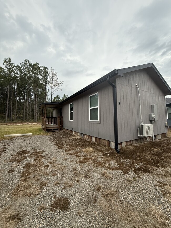 Building Photo - 152 Cp Rd S