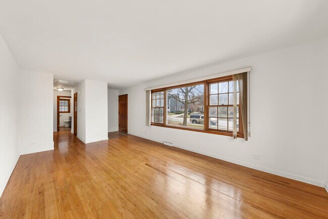 Building Photo - 721 W Jefferson Ave