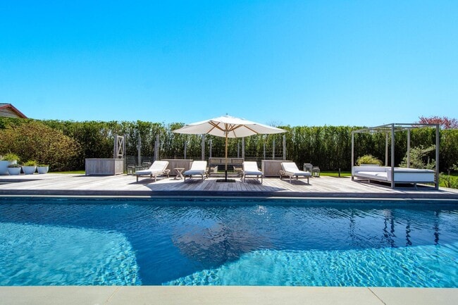 Foto del edificio - 811 Halsey Ln