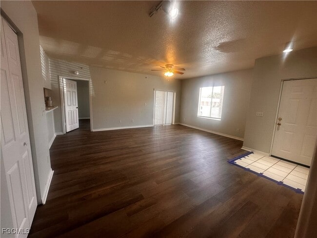 Building Photo - 6401 Aragon Way