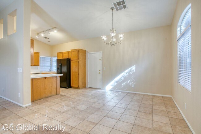Building Photo - 3 br, 2 bath House - 1015 Desert Retreat C...