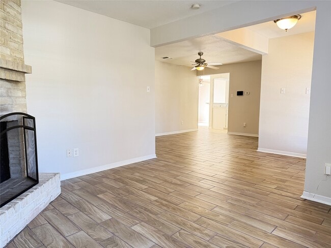 Foto del edificio - 2758 Foliage Green Dr