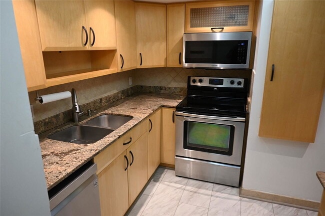 Building Photo - 1800 S Ocean Blvd