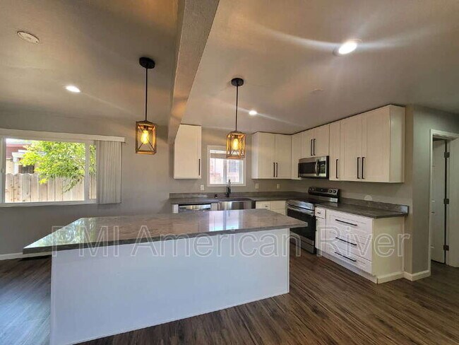 Foto del edificio - 7034 Cromwell Way