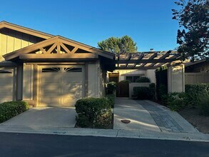 Building Photo - 8555 Circle R Course Ln