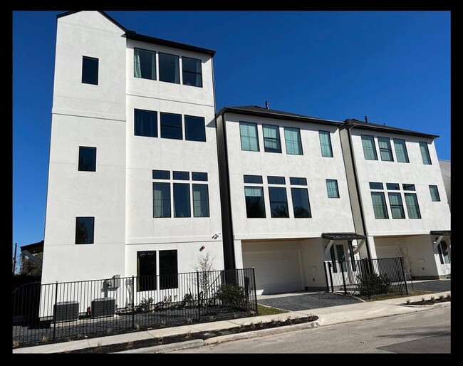 Building Photo - 2303 Yupon St