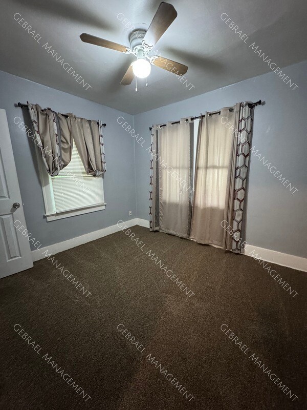 Building Photo - 2561 Tyrone St