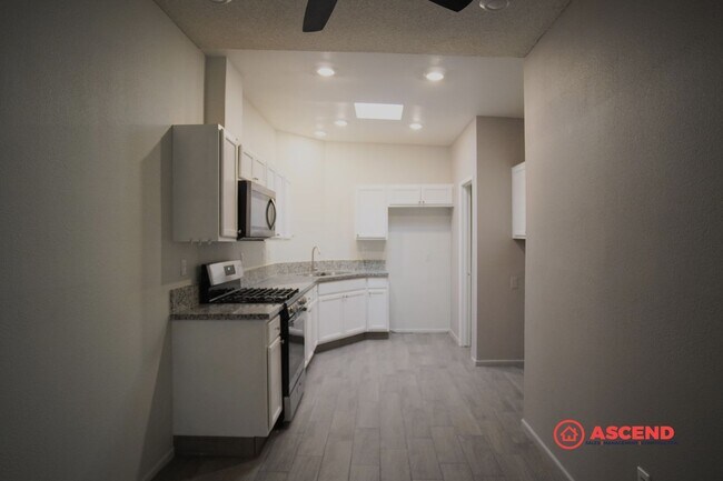 Foto del edificio - Apartment in Central Bakersfield!