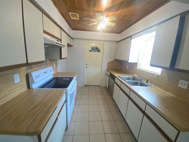 Foto del edificio - 17026 Port O Call St