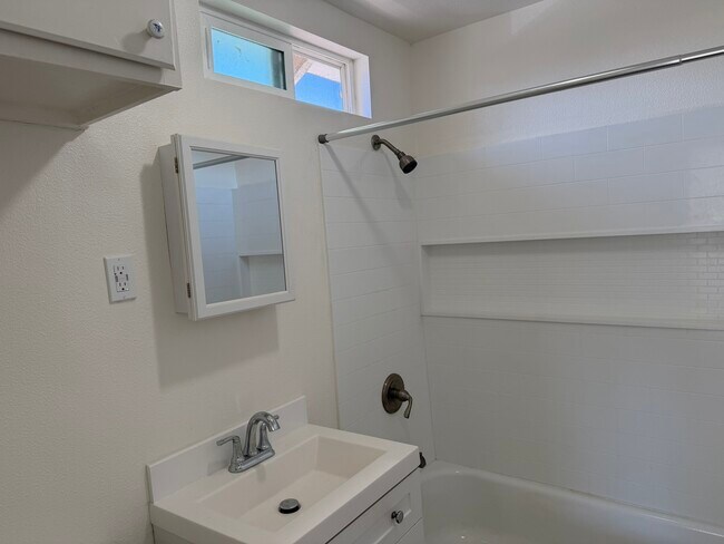 Foto del edificio - 826 E E St