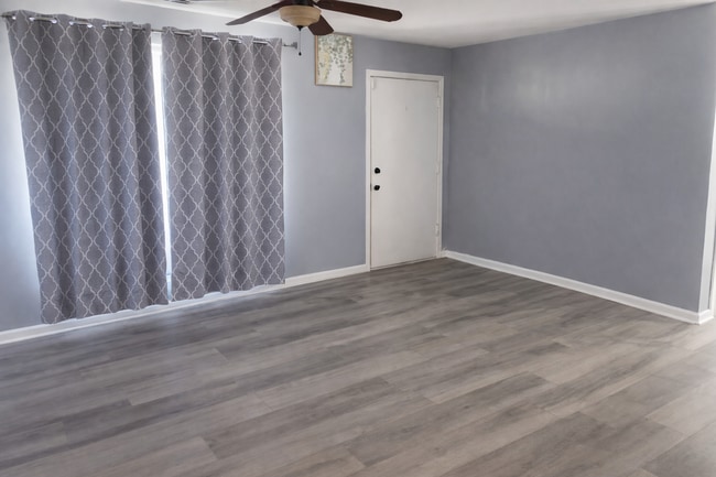 Building Photo - Cute Two Bedroom Plus Bonus Room in KCK