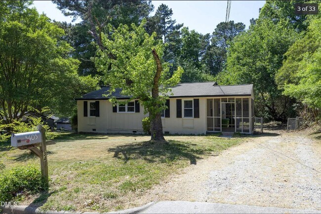 Foto del edificio - Charming Renovated Ranch – Turn-Key Ready in a Prime Raleigh Location
