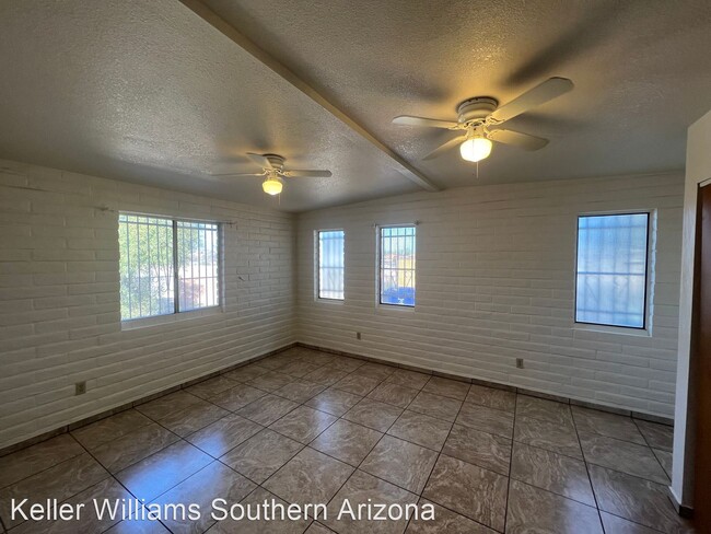 Building Photo - 2 br, 1 bath House - 452 E Thoroughbred St
