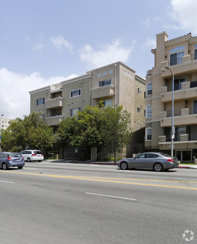 Building Photo - 602 S Wilton Pl