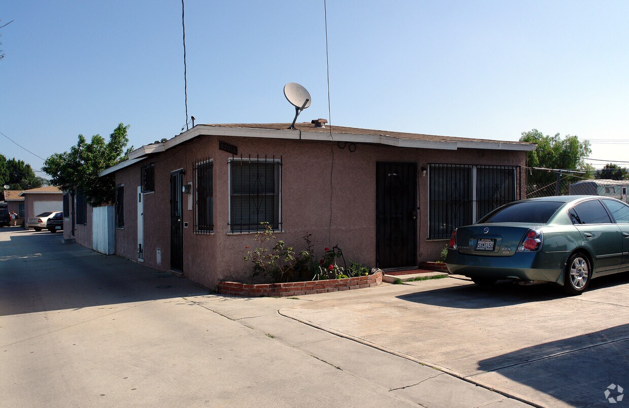 Foto del edificio - 3701 W 104th St