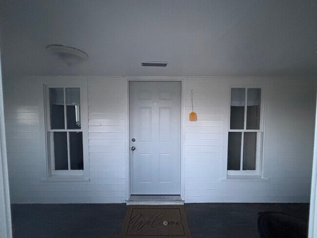 Foto del edificio - 1562 Branched Oak Rd