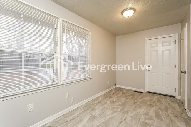 Foto del edificio - 1708 Cedrow Dr