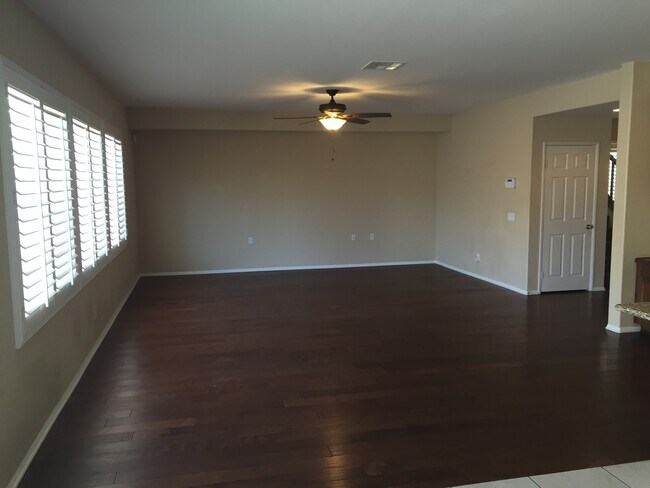 Building Photo - Executive Home!