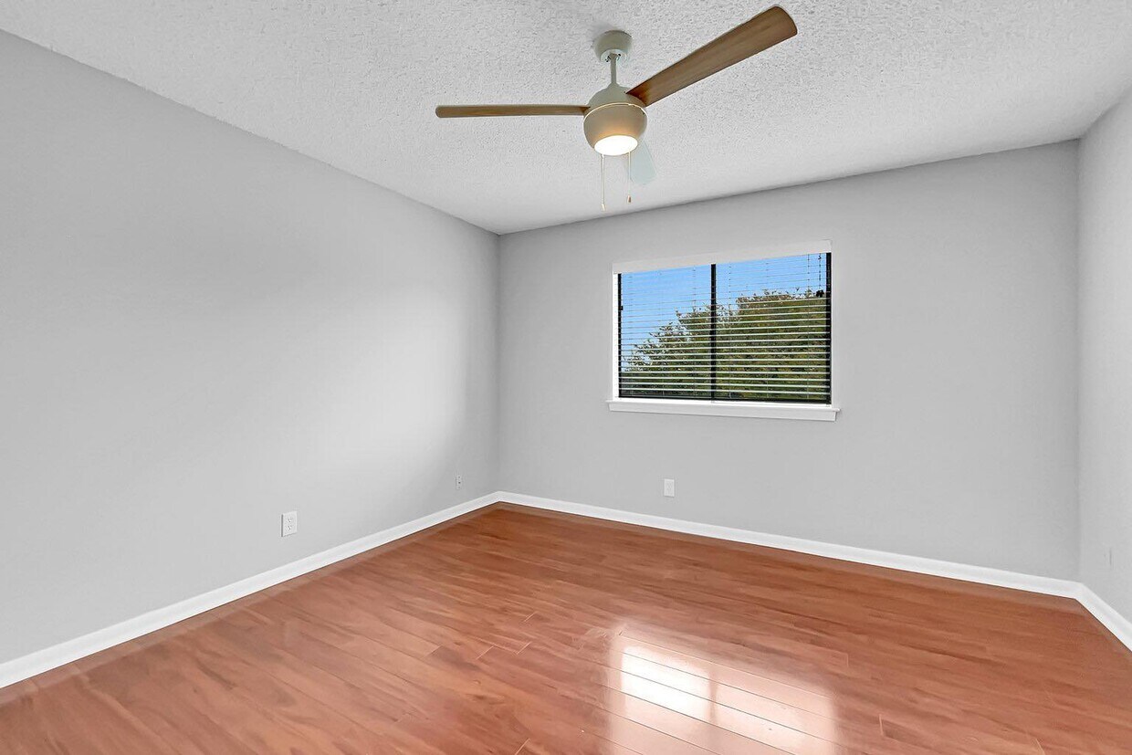 Primary Photo - 13326 Candida St