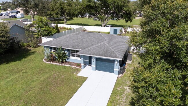 Foto del edificio - 3 Bed | 2 Bath | 1,200 Sq Ft Single-Family Home  RENT NOW WITH ZERO DEPOSIT on a 12-month lease!