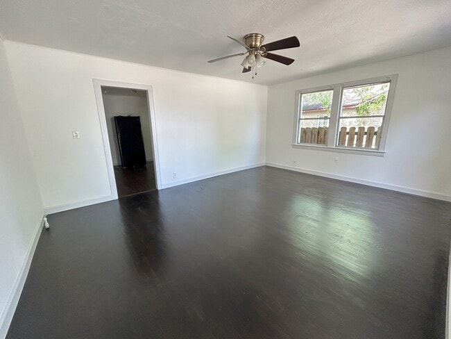 Photo - 607 W Center Ave Apartment