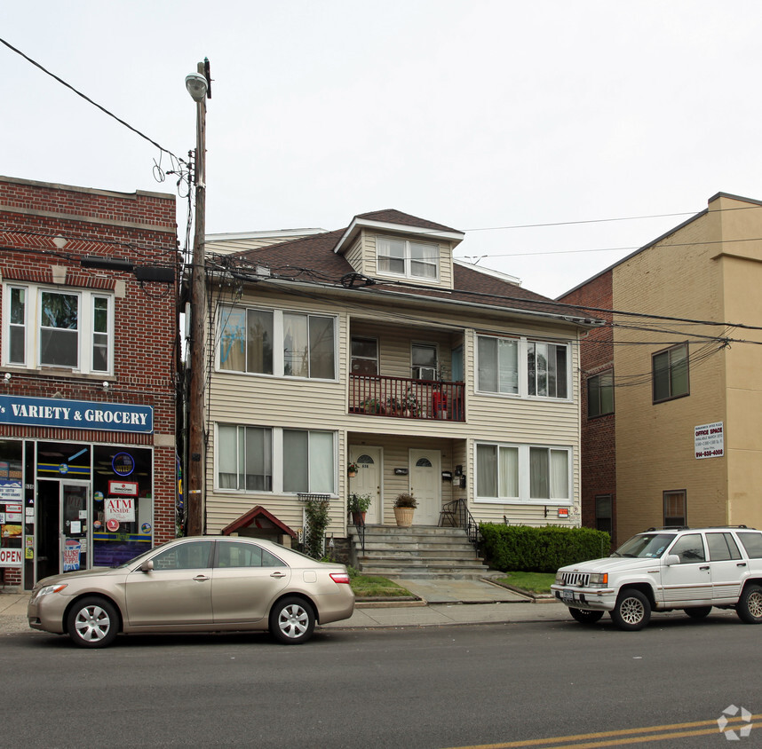 Foto del edificio - 638-640 Halstead Ave