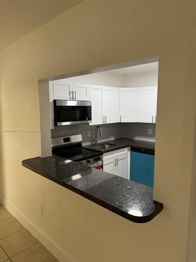 Foto del edificio - 820 NE 141st St