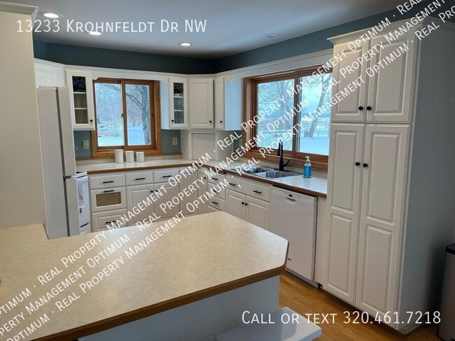 Foto del edificio - 13233 Krohnfeldt Dr NW