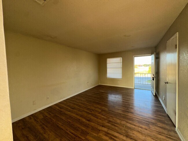 Foto del edificio - 1002 Eastside Dr