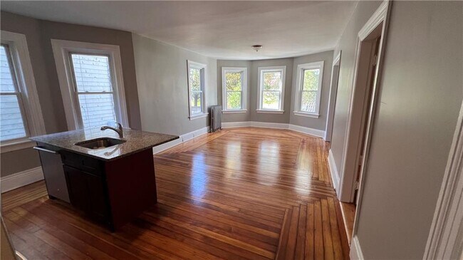 Foto del edificio - 93 Raymond St