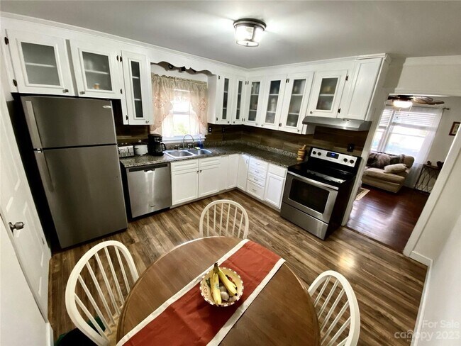 Building Photo - 3 Bedroom Single Family Home in Charlotte