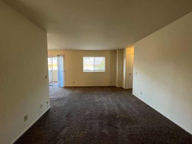 Foto del edificio - 2BR townhome w/garage, patio, water + tras...