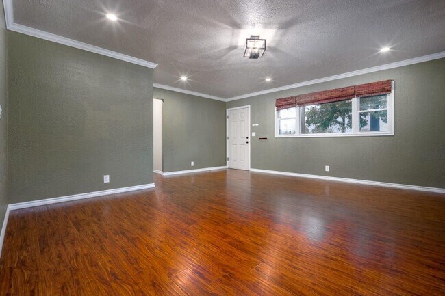 Building Photo - 3700 N Land Ave