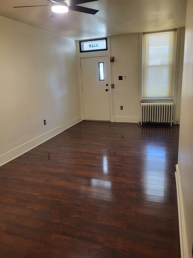 Photo - 2117 W Ontario St Apartment