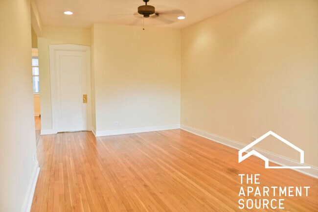 Foto del edificio - 1264 W Montrose Ave