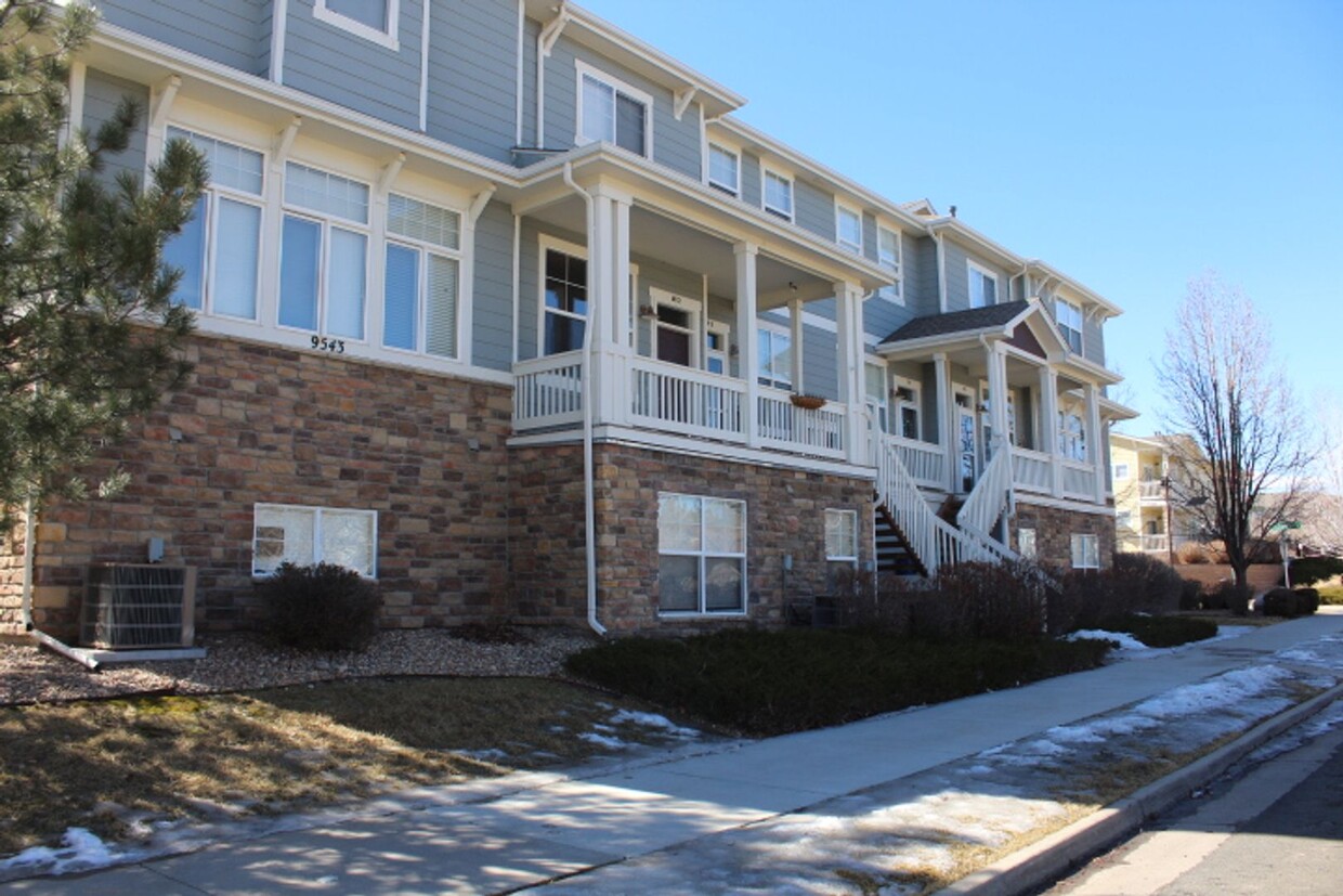 Primary Photo - Stonegate Townhouse w/ 3 br/3 1/2 baths!!