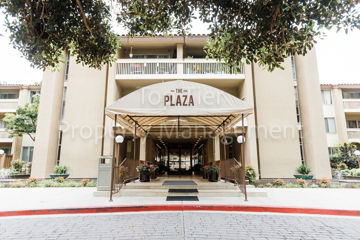 Foto principal - Spacious Top-Floor 1BR Condo with Ocean Vi...